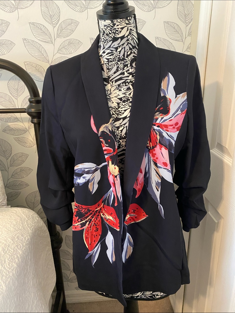 NWOT Chico’s Floral Ruched Sleeve Navy Jacket size 8
